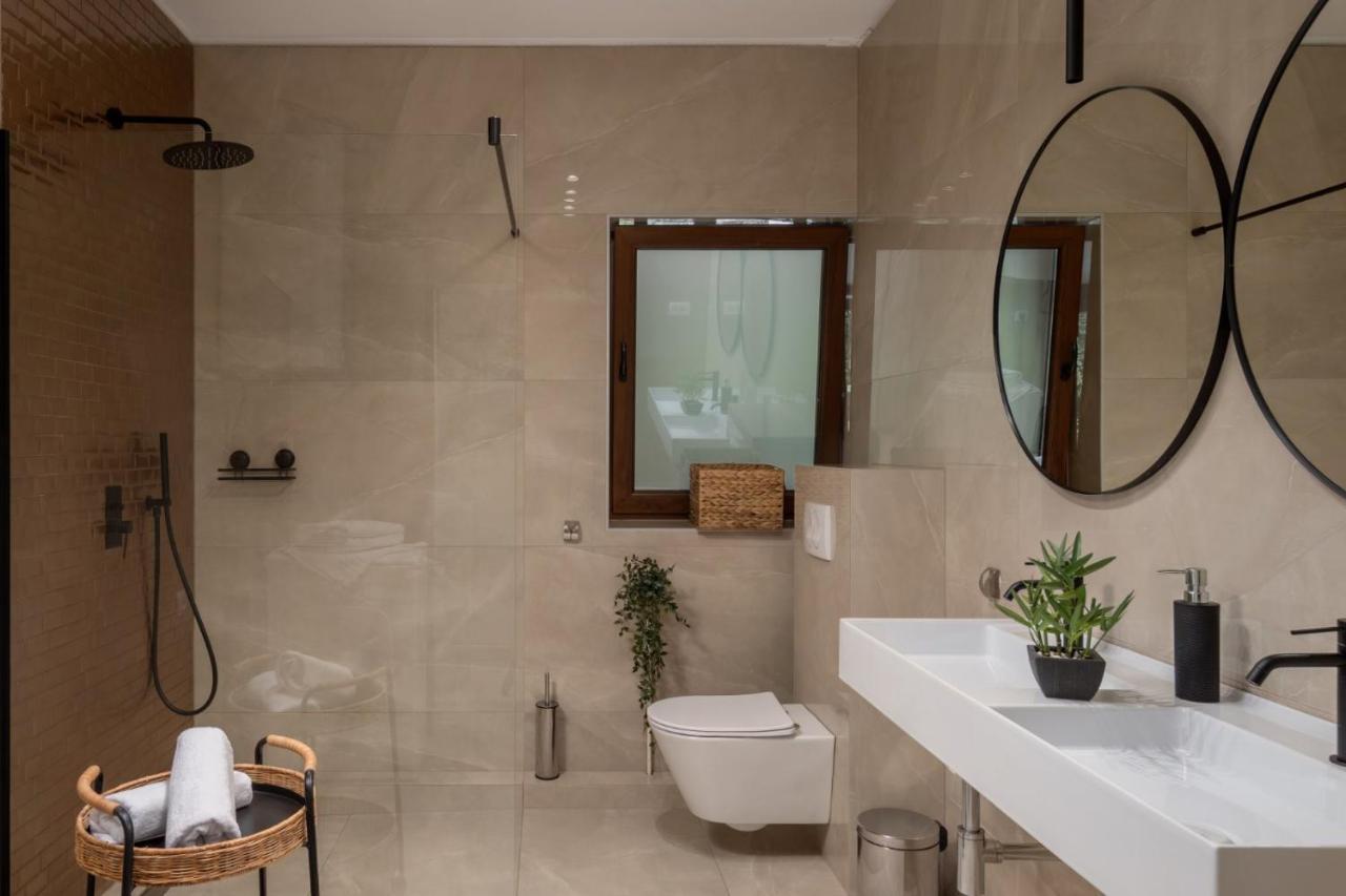 Villa Adriatic, Apartment Chiara With Sea View And Heated Swimming Pool, Free Private Parking, Icici Exterior photo